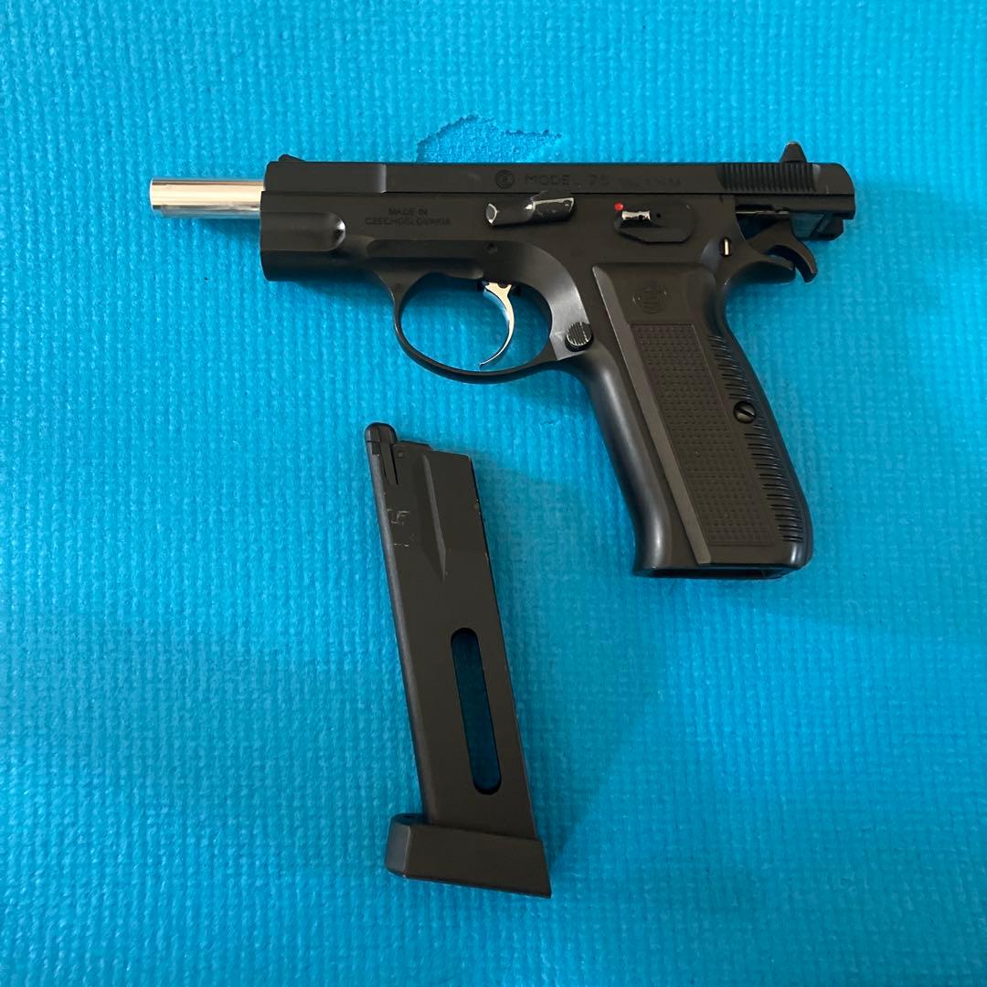 カーボネイト　CZ75 CO2 予備マガジン2本付き。