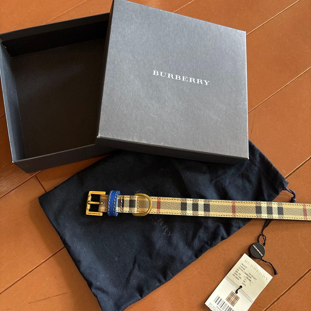 BURBERRY チェック柄 首輪 青　箱付　イギリスで購入　新品　試着のみ