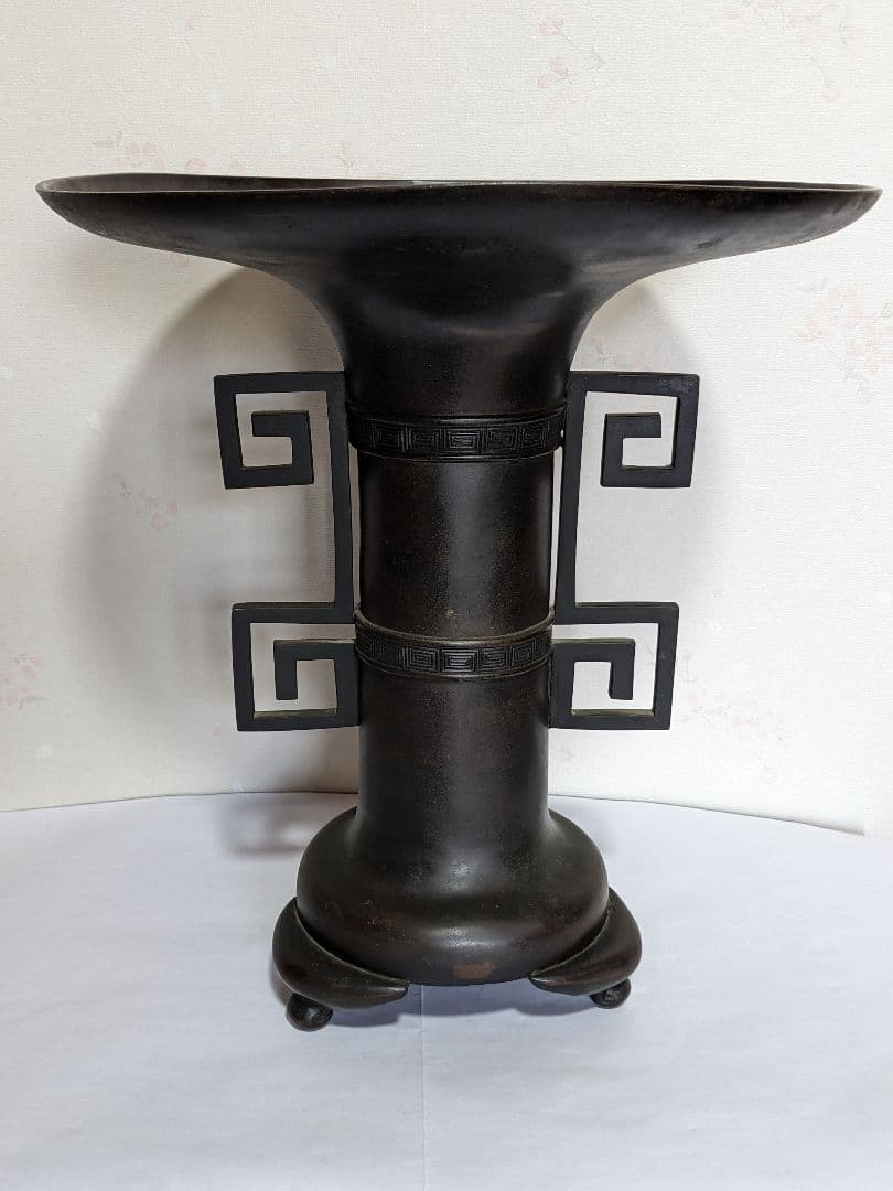 ♦古作 古銅 鎚起 盤口形 雷文様形双耳 三足 花器 大正時代 明治時代 骨董品