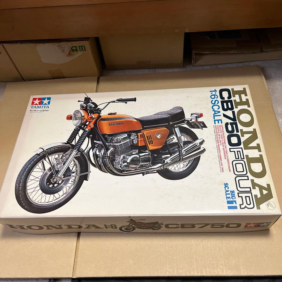 【未組み立て】タミヤ 1/6 ホンダ CB750 FOUR HONDA
