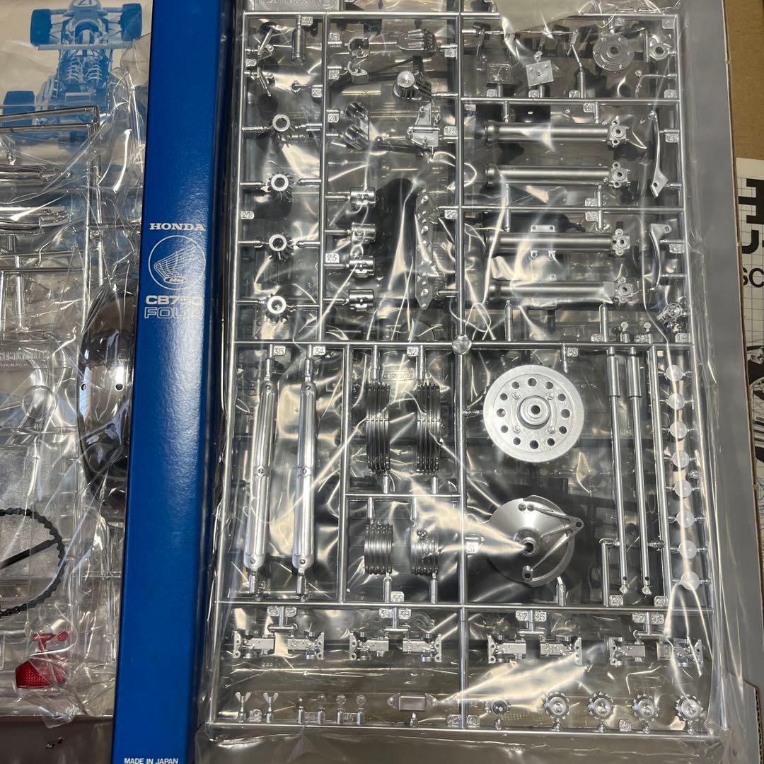 【未組み立て】タミヤ 1/6 ホンダ CB750 FOUR HONDA