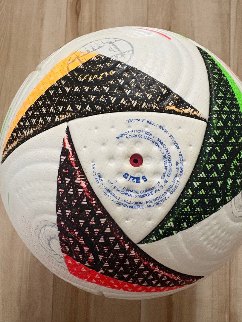 アディダス　EURO2024 公式球　フースバルリーベ