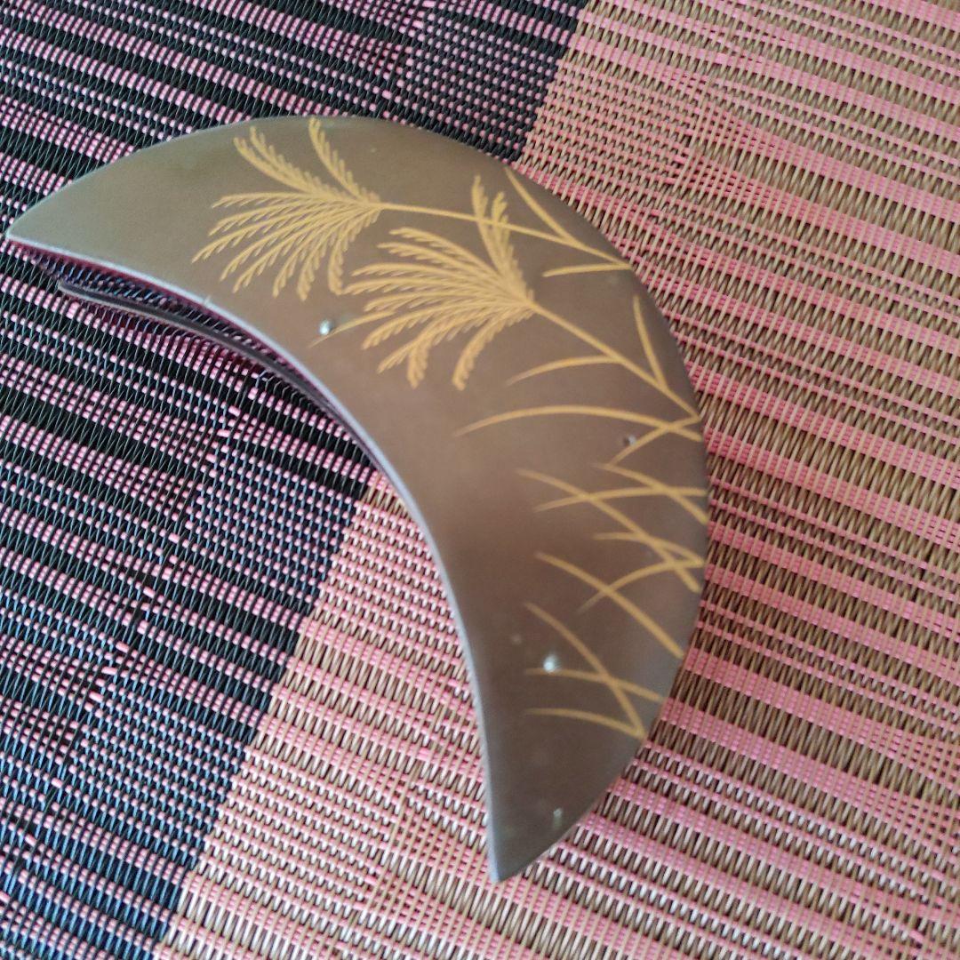 輪島塗　鈴虫蒔絵　三日月型香合