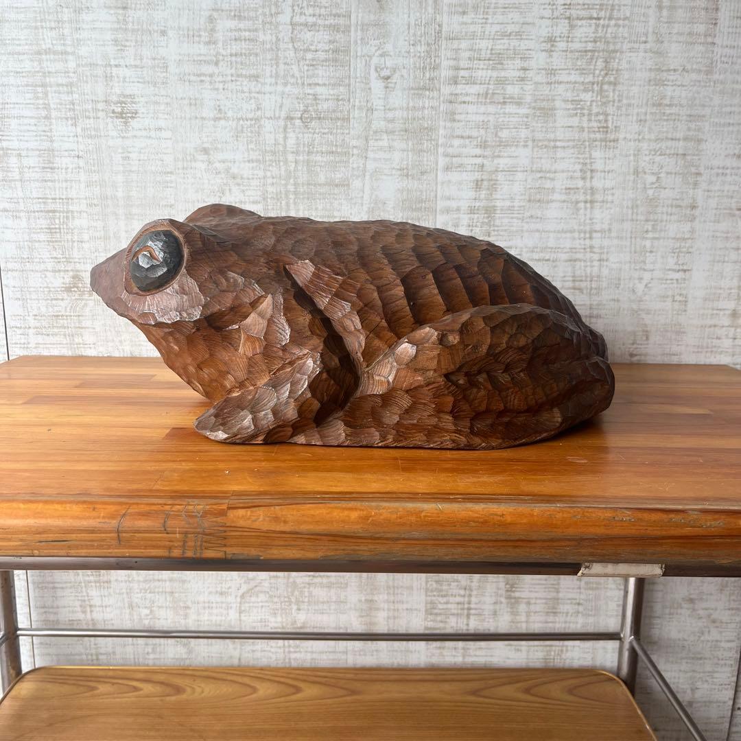 【アンティーク】杉？ 木彫りのカエル 置物 蛙 縁起物 オブジェ 飾り物