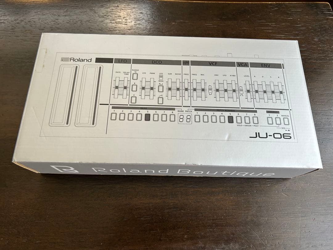 Roland JU-06 アナログシンセサイザー