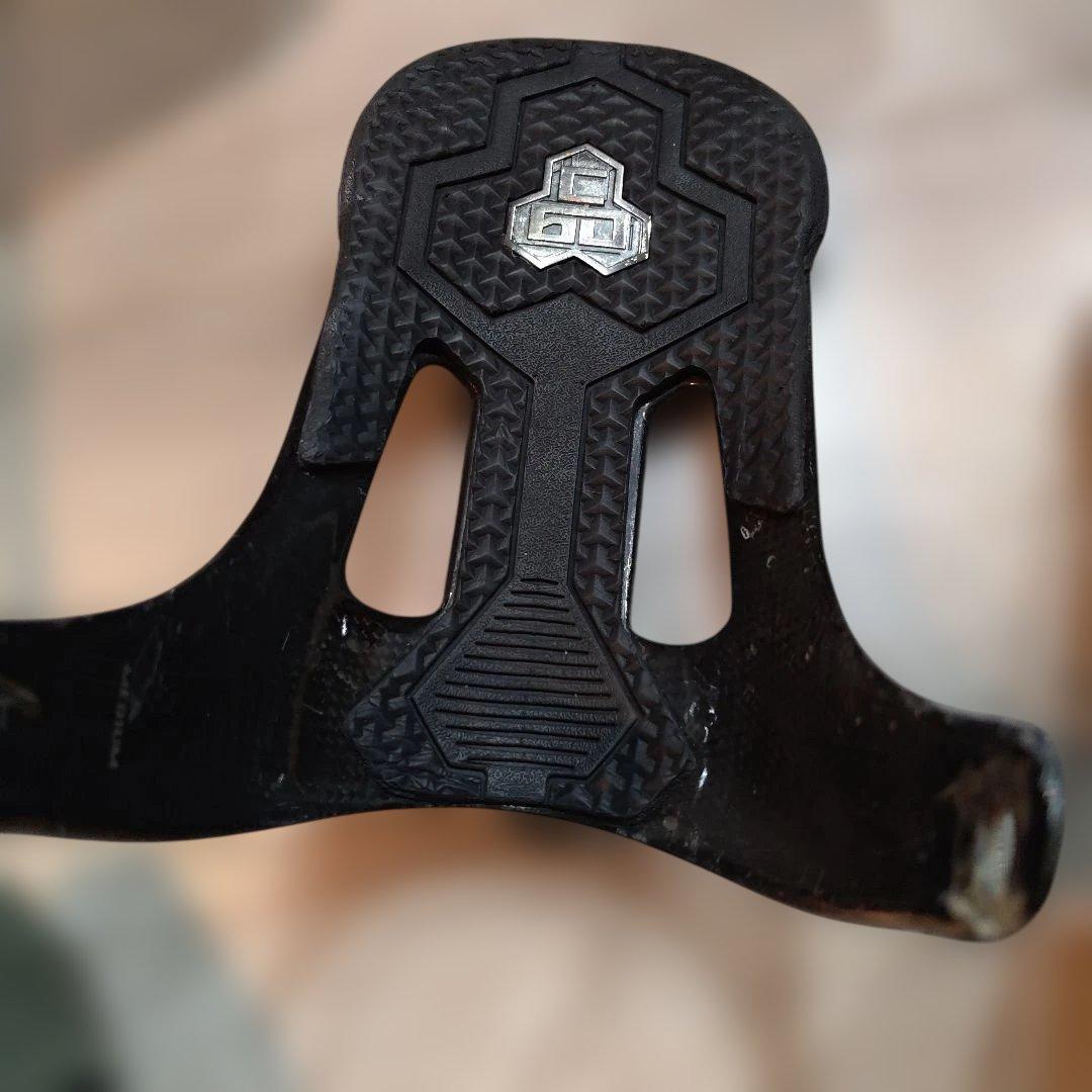 U【閲覧数130】2007c60. 2個セット カーボンスノボビンディング