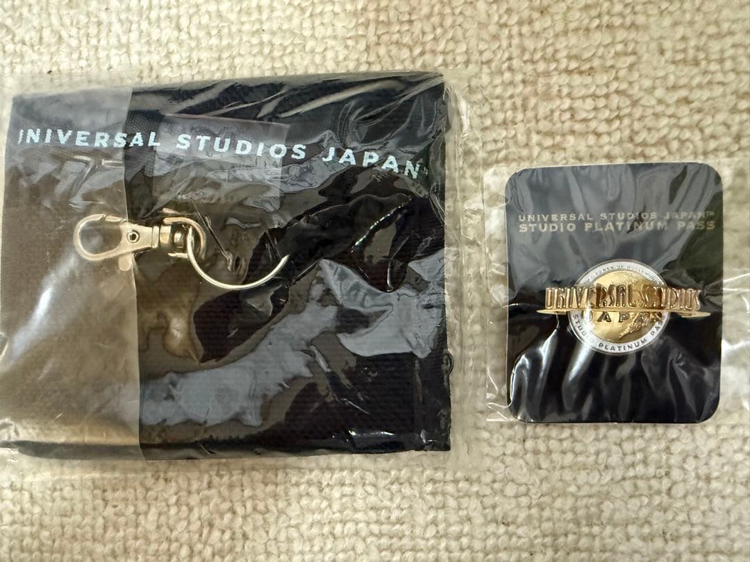 USJ 2002年プラチナムパス保持者限定グローブピンバッジとチケットホルダー