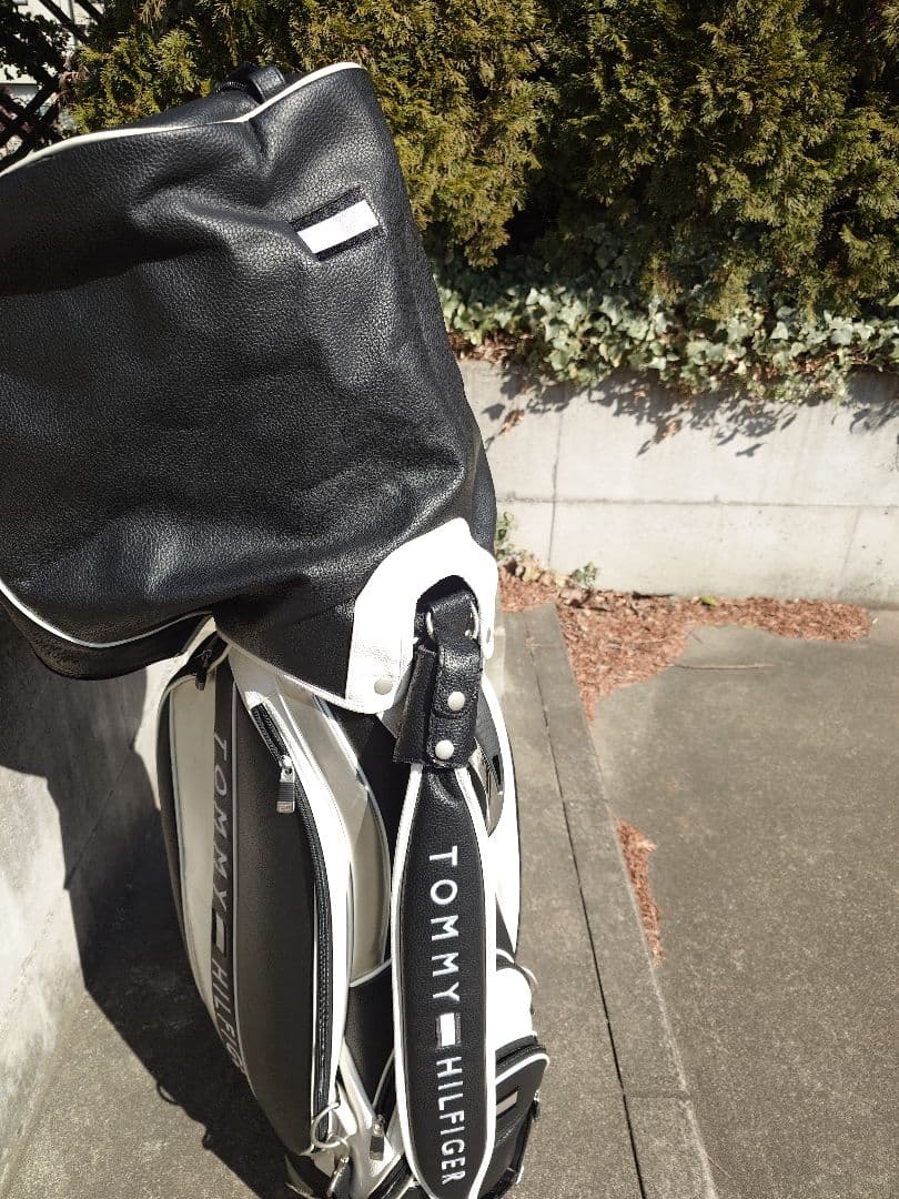 トミーヒルフィガー　キャディバッグ　ブラック/ホワイト