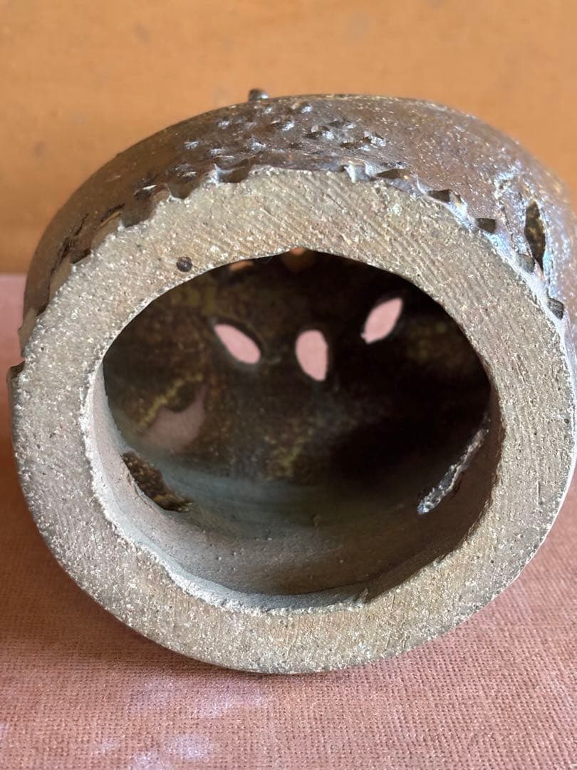 Ｙ．Ａ銘　藁灰釉彫文フクロウ形置物　検不苦労