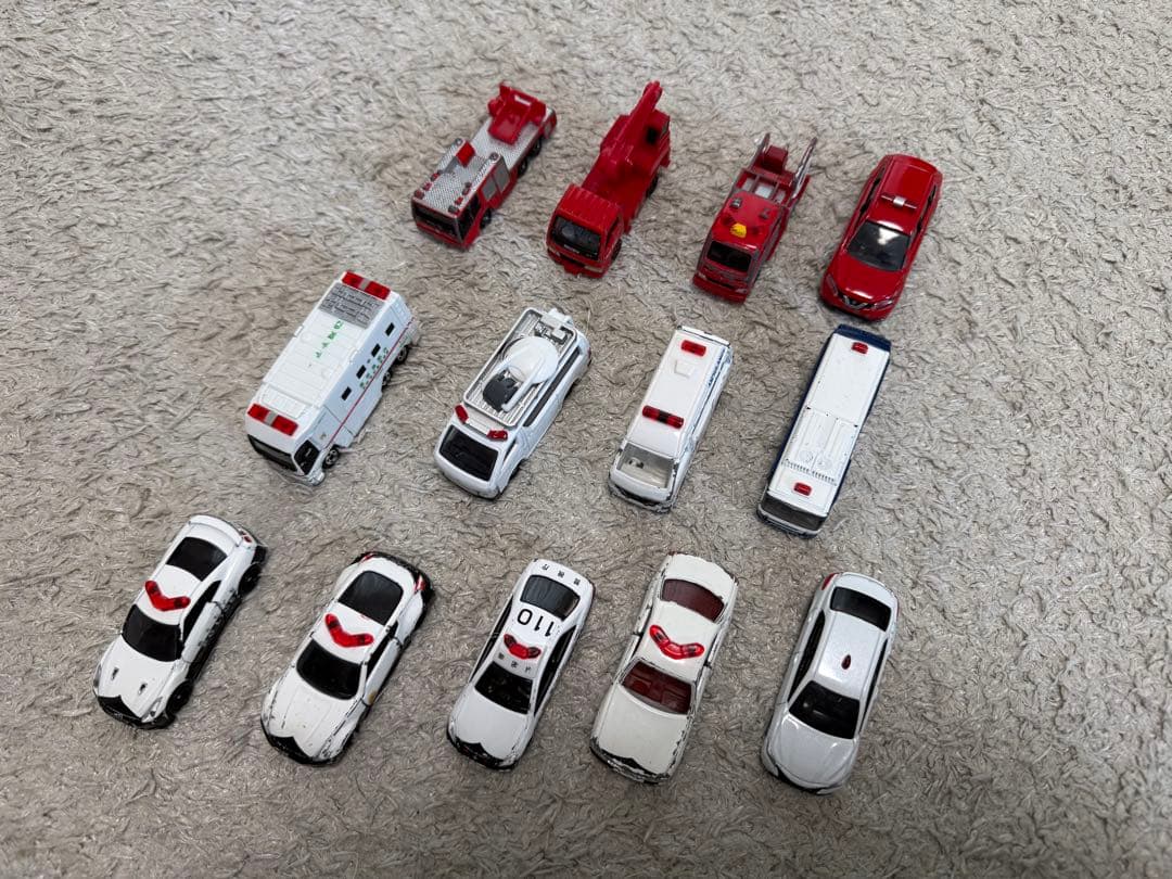 トミカ ミニカー 146台 トラック付き まとめ売り 大量 中古