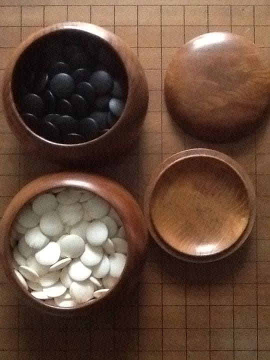 ！たのメル便送料込！【桂材】碁盤 脚付き （碁笥有り・碁石有り）