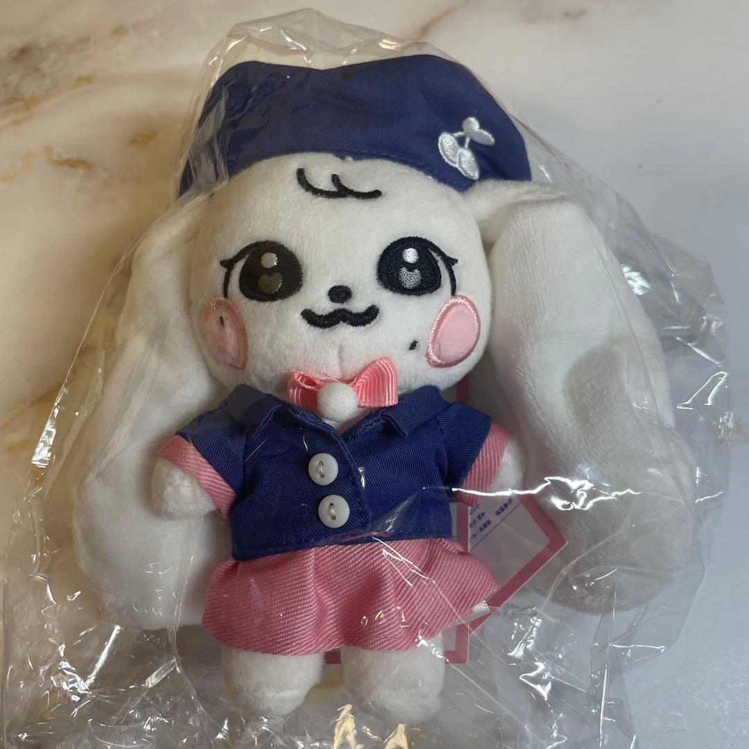 IVE ウォニョン　チェリー　ぬいぐるみ　日本ポップアップ　スクール