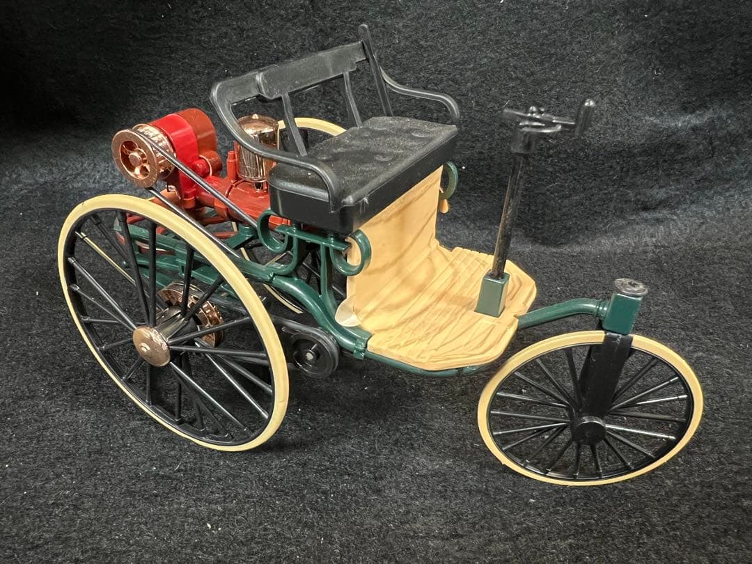 1866年 クラシックカー 1:12スケールモデル