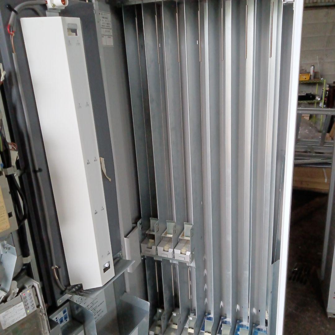 トレカ自販機　オリパ販売機