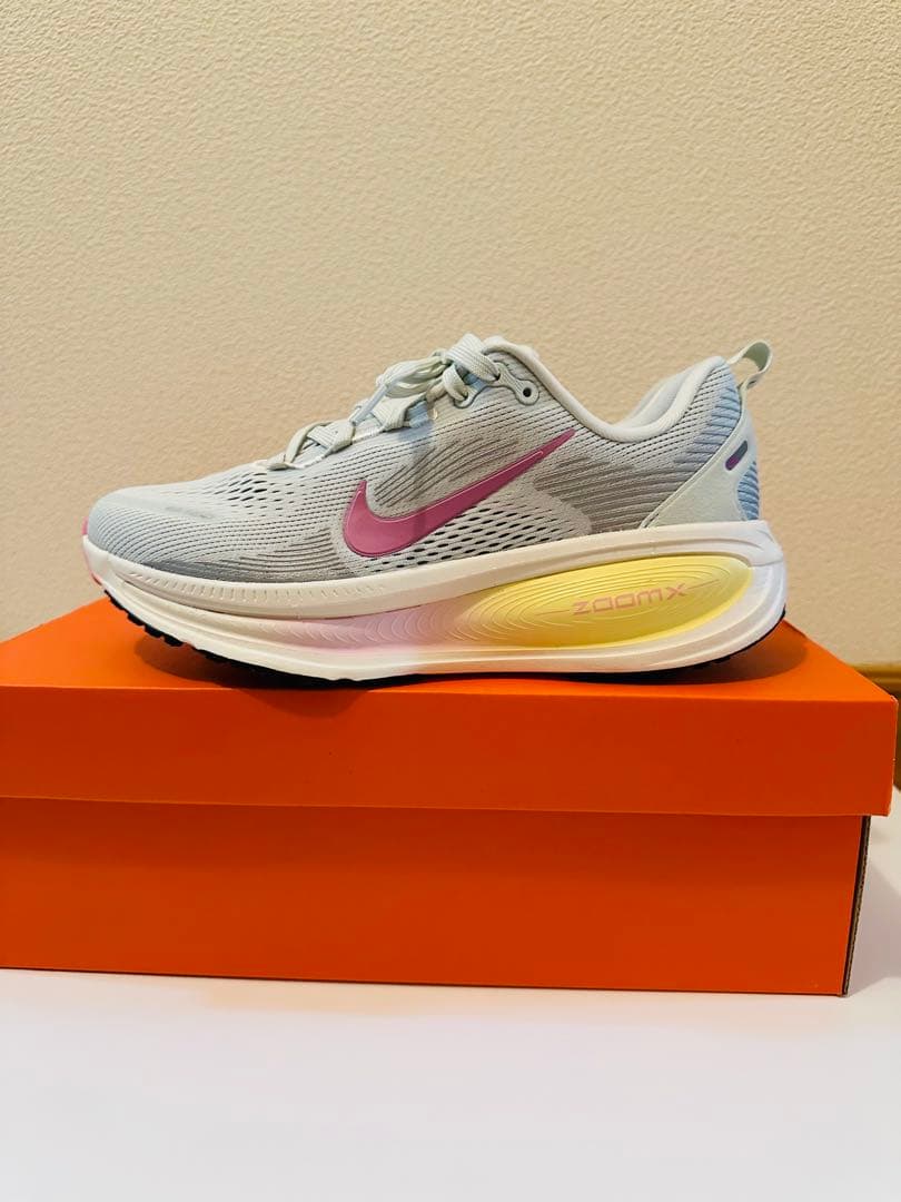 ナイキ ボメロ 18 ウィメンズ ロード ランニングシューズ グレー/ピンク
