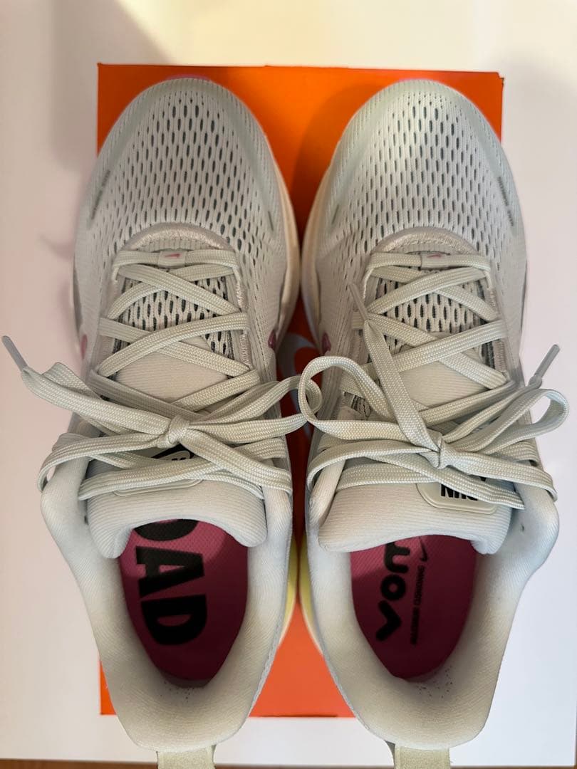 ナイキ ボメロ 18 ウィメンズ ロード ランニングシューズ グレー/ピンク