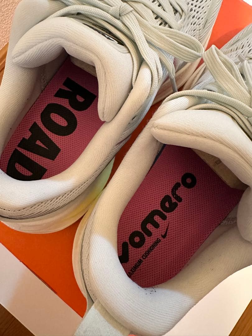 ナイキ ボメロ 18 ウィメンズ ロード ランニングシューズ グレー/ピンク