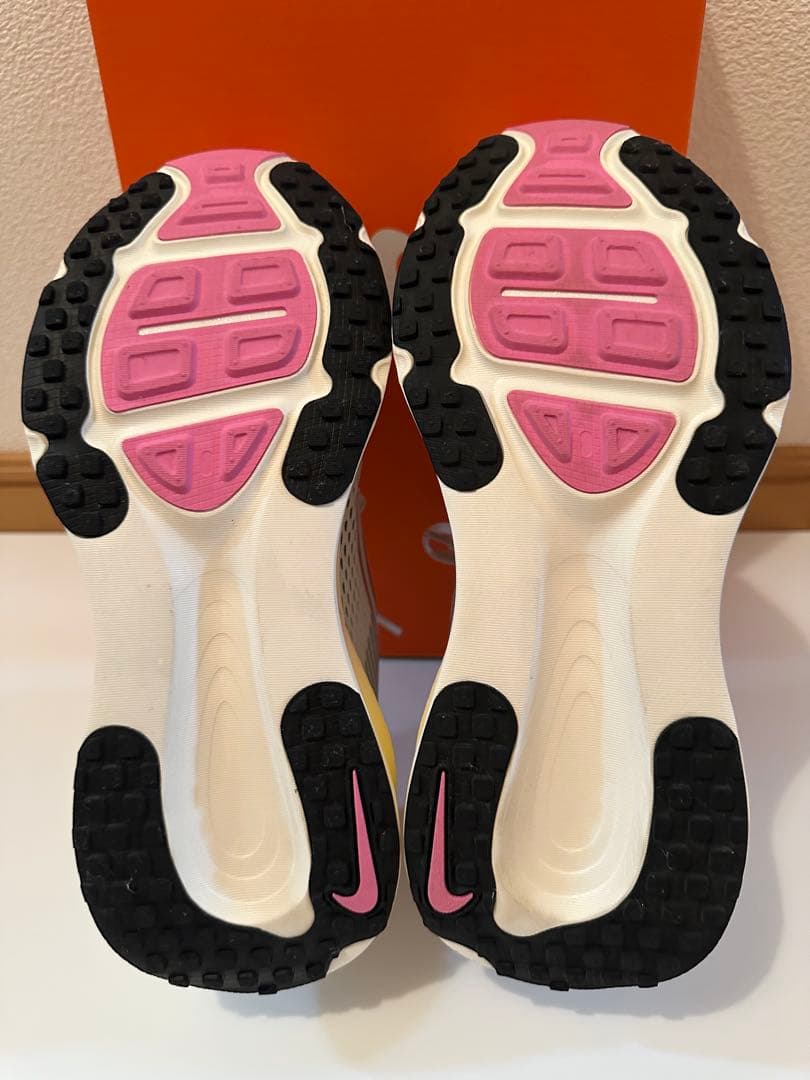 ナイキ ボメロ 18 ウィメンズ ロード ランニングシューズ グレー/ピンク