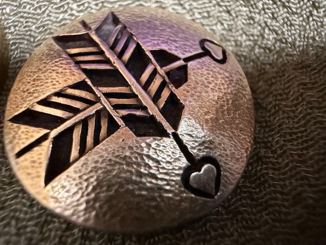 金無垢補償　金目貫　違い猪目矢紋（日本刀装具脇差短刀拵馬針小柄小刀笄縁頭鍔鐔