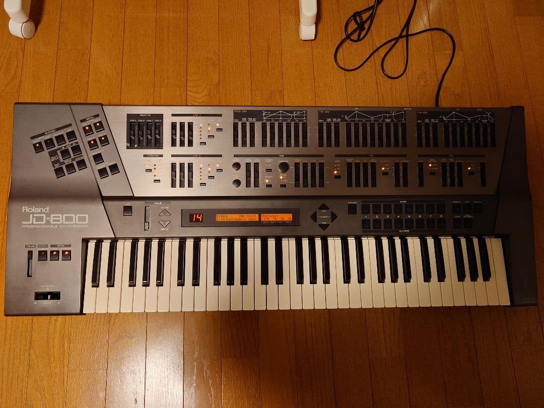 ローランド JD-800 シンセサイザー