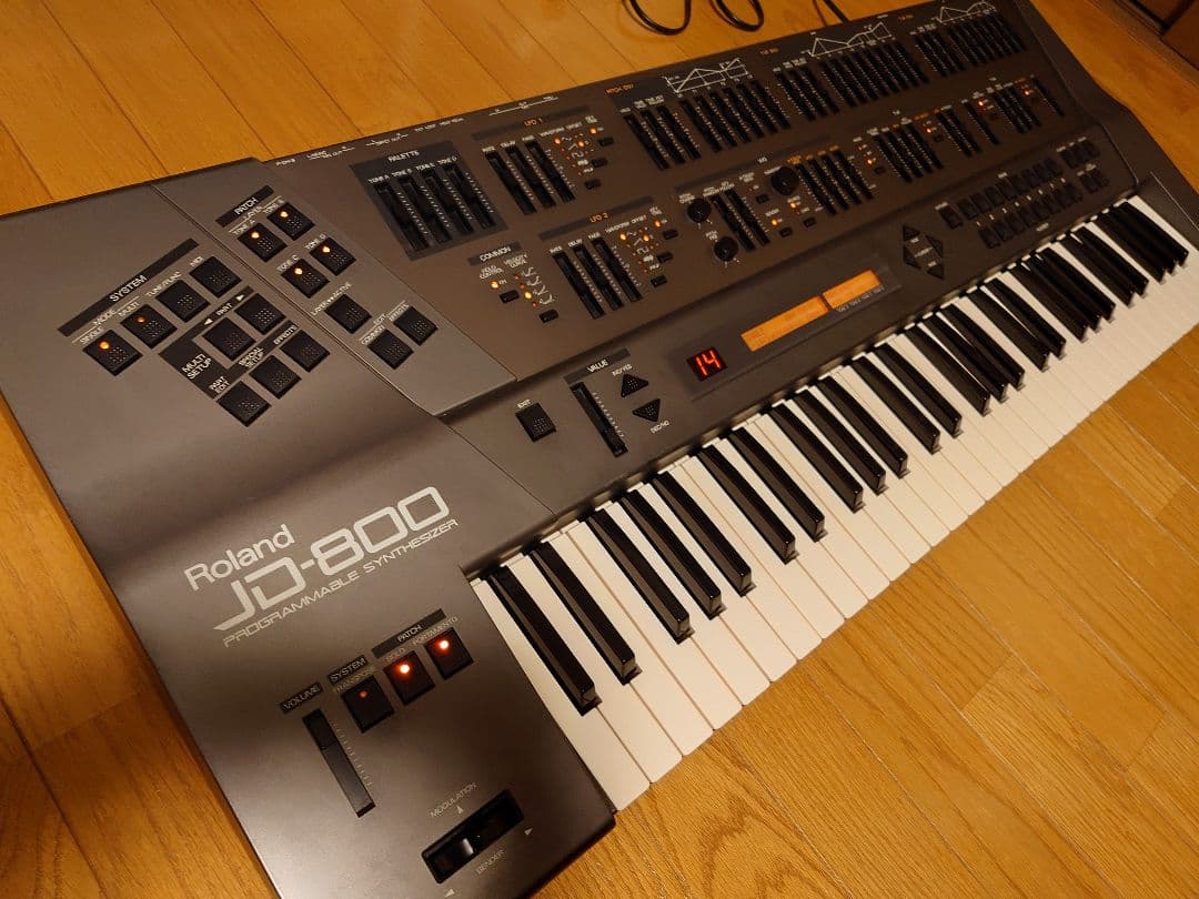 ローランド JD-800 シンセサイザー