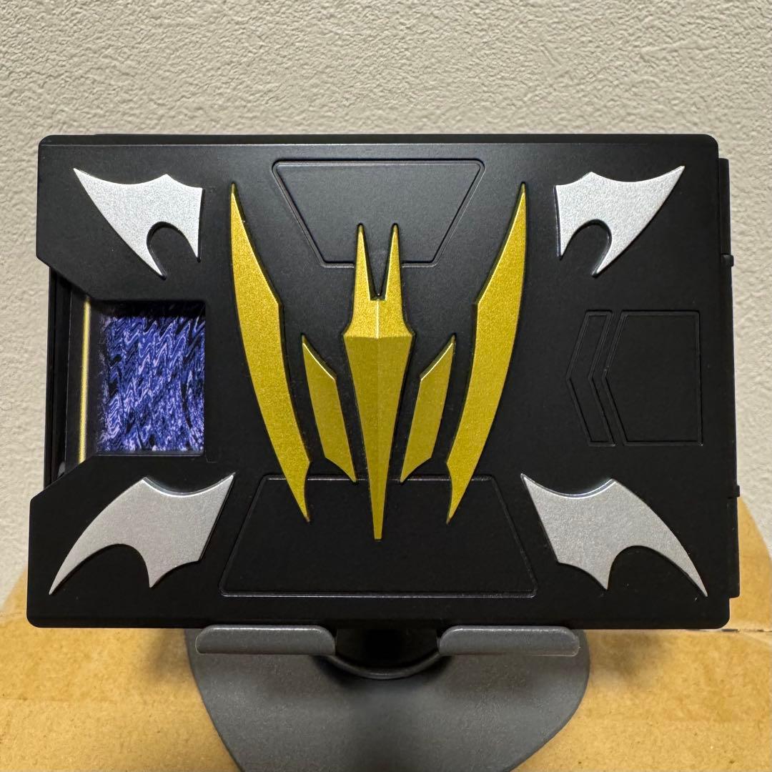 プロップ仕様●仮面ライダーナイト●VバックルCSM海外製カードデッキ劇中サバイブ