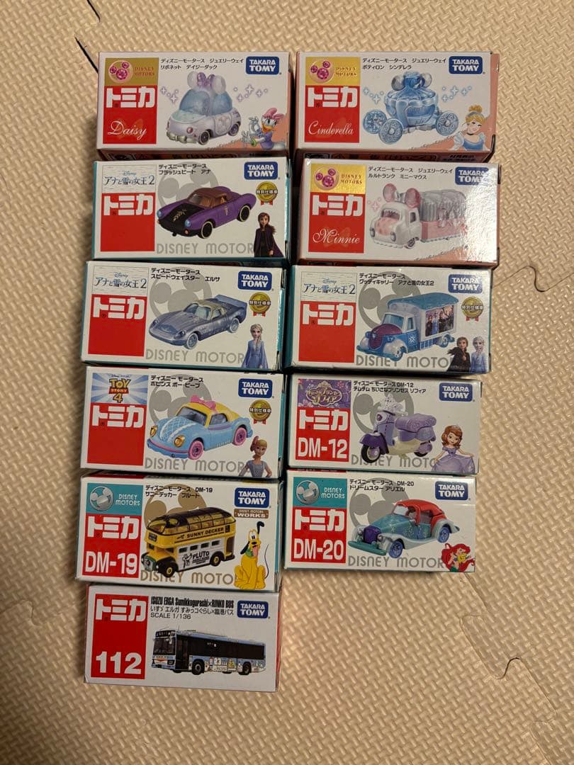 トミカ ディズニーモータース アナ　エルサ　シンデレラ　すみっこぐらし　アリエル