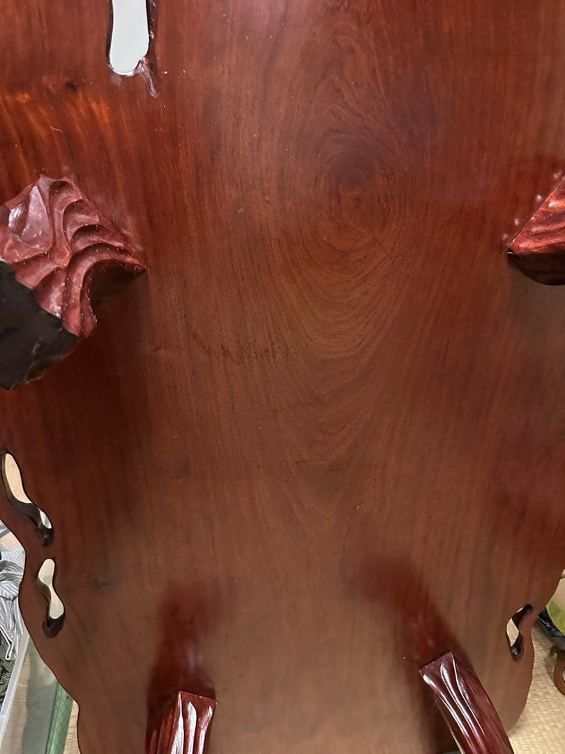 しっかりとした重みのある「欅1枚板」の座卓