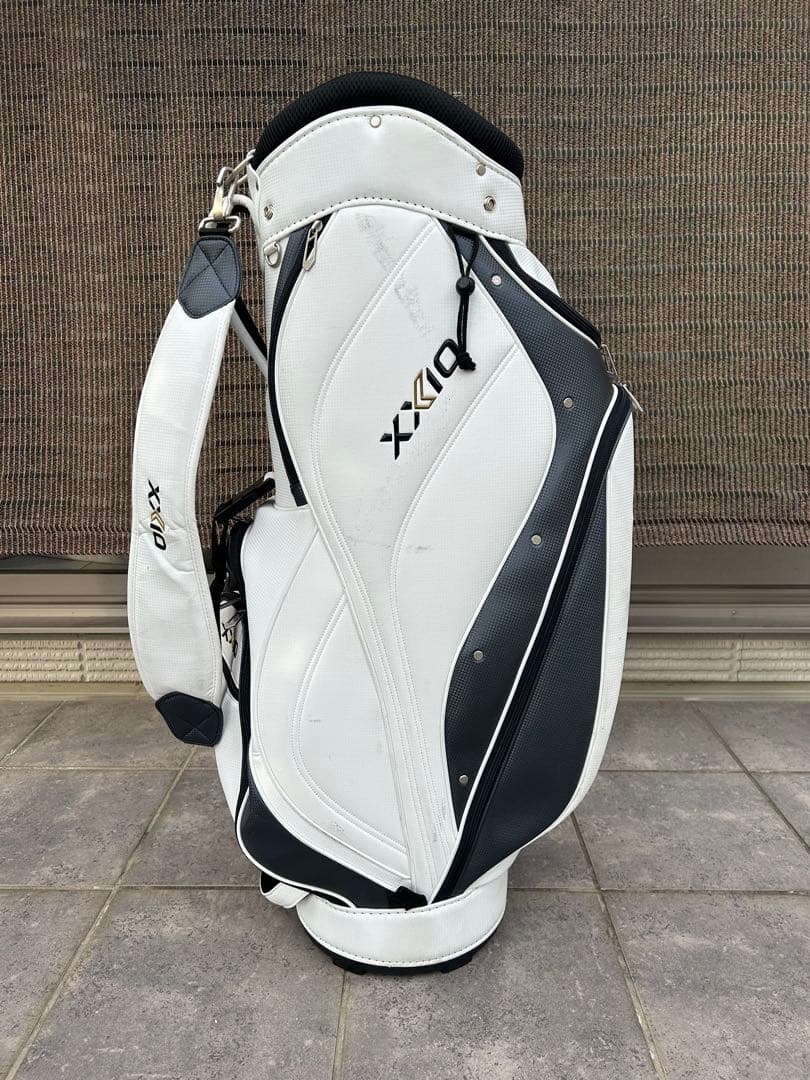 XXIO(ゼクシオ)キャディバッグ ホワイト/ブラック ツートン(微値下げ可能)