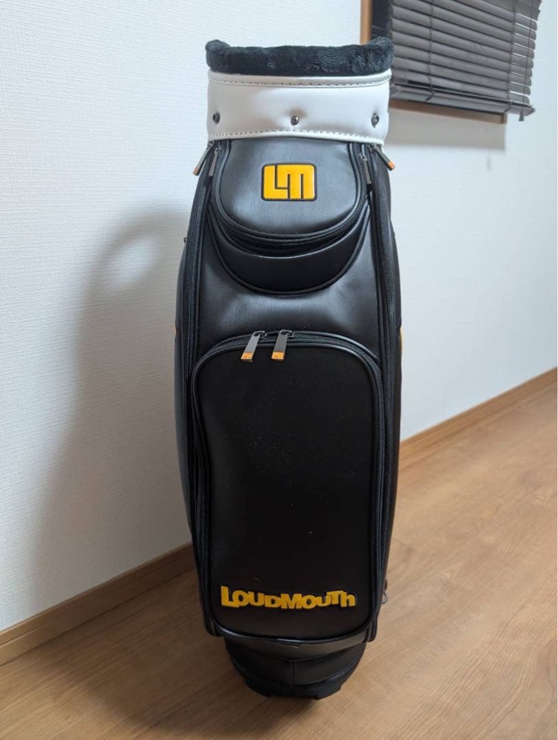 LoudMouth キャディバッグ ブラック/ホワイト 9型