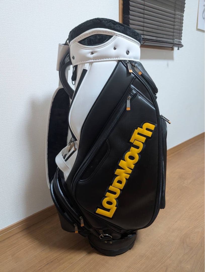 LoudMouth キャディバッグ ブラック/ホワイト 9型