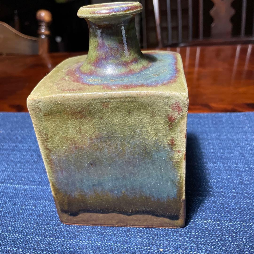 出西窯の陶器の角瓶 緑と青のグラデーション