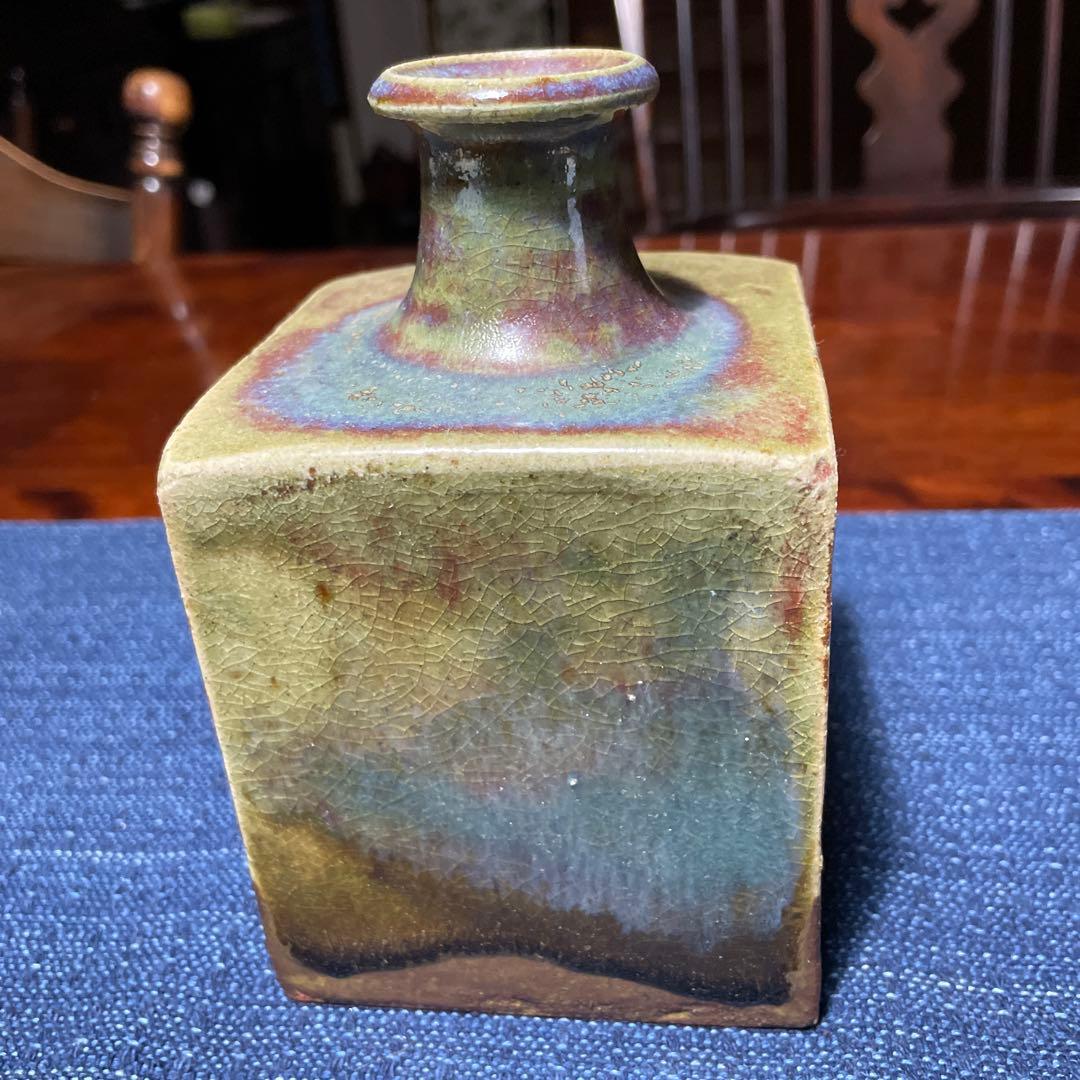 出西窯の陶器の角瓶 緑と青のグラデーション