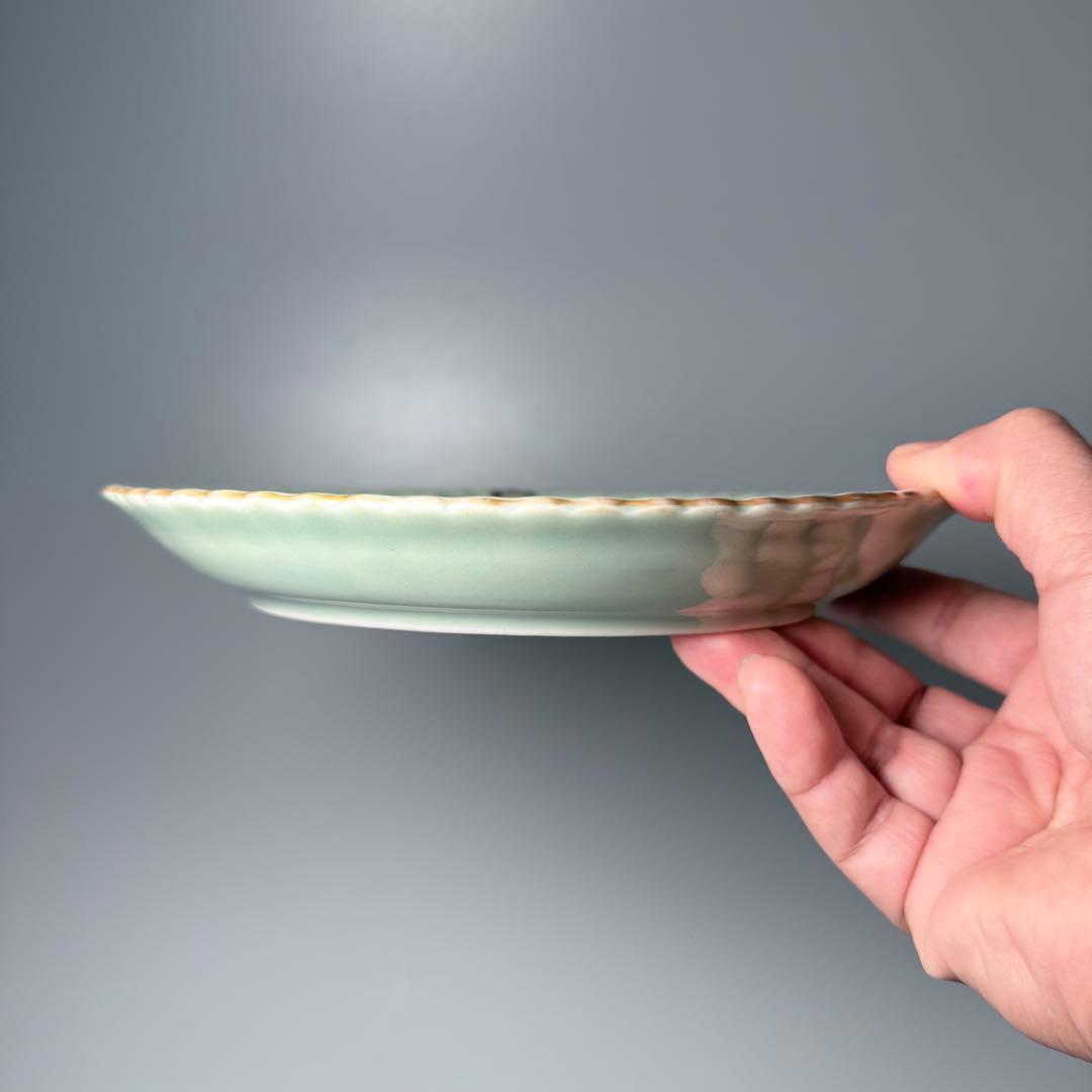 古伊万里　青磁染付風景図菊花形七寸皿　太明成化年製　直径約21cm　鶴亀