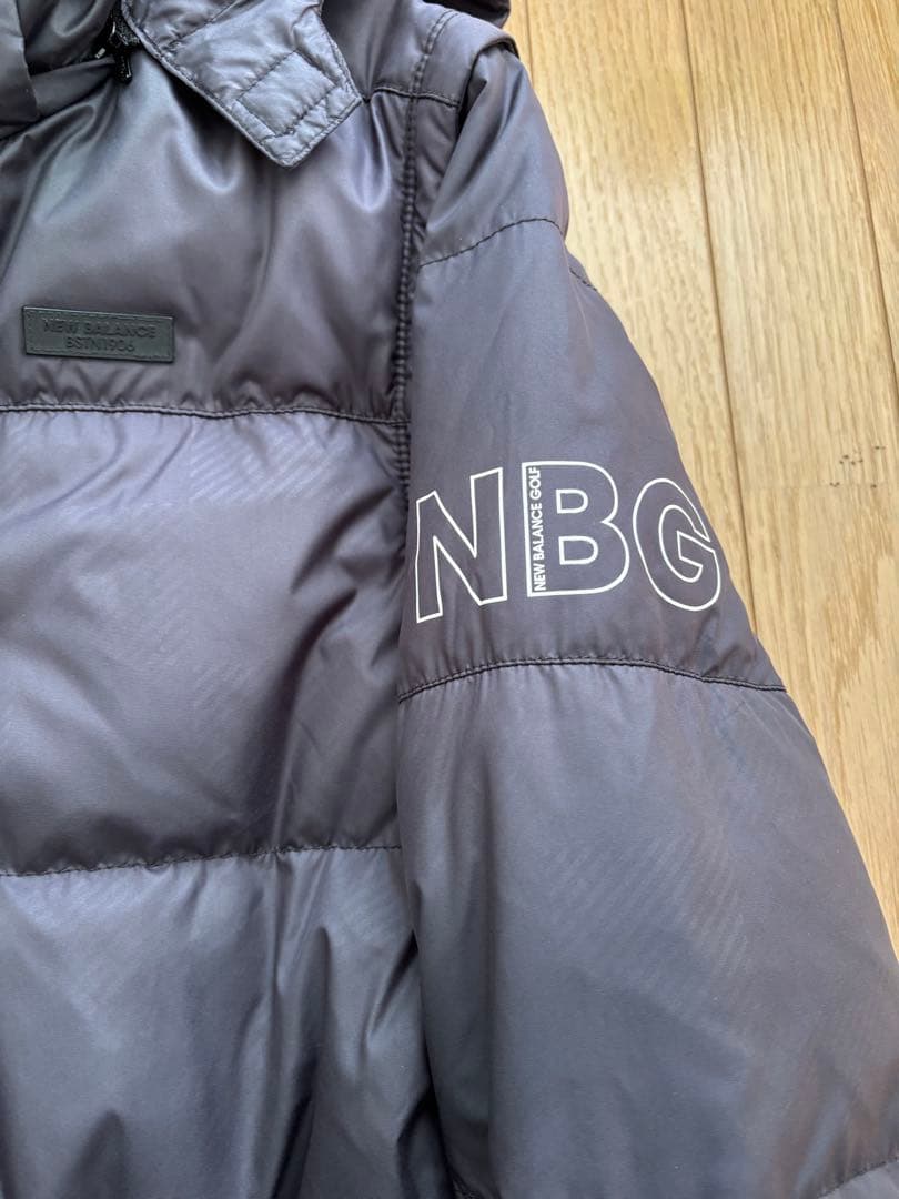 フード付き ダウンジャケット（袖脱着式）