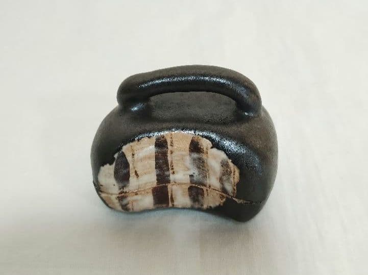 黒織部弾香合　木箱入【陶器/茶道具】