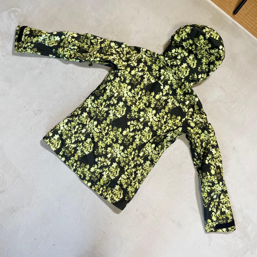 【超美品】バートン ak ゴアテックス ジャケット スノボウェア 花柄　S