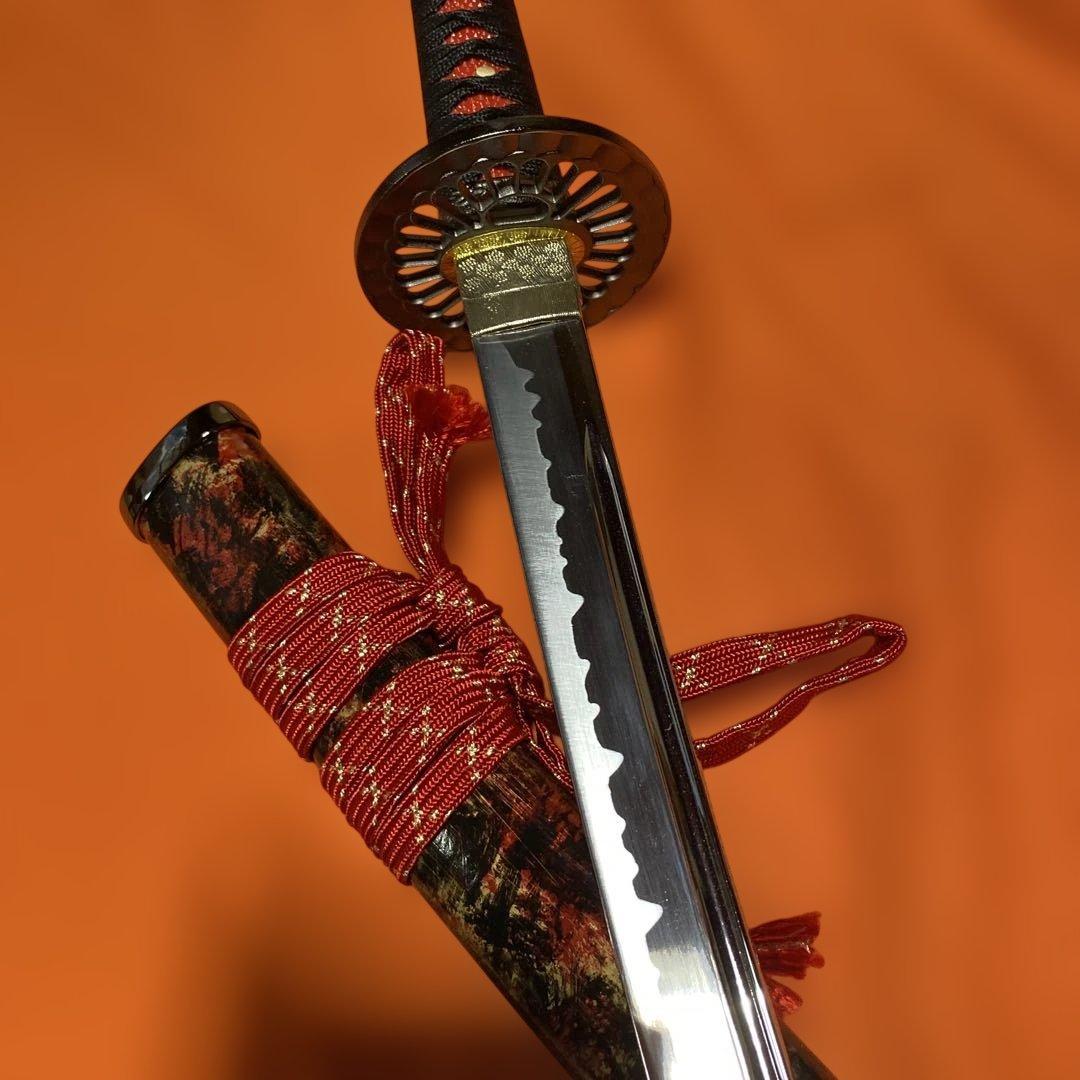 高級模造刀 前田慶次郎拵え 黒柄赤鮫皮 大輪透し鍔 赤黒斑ら呂鞘