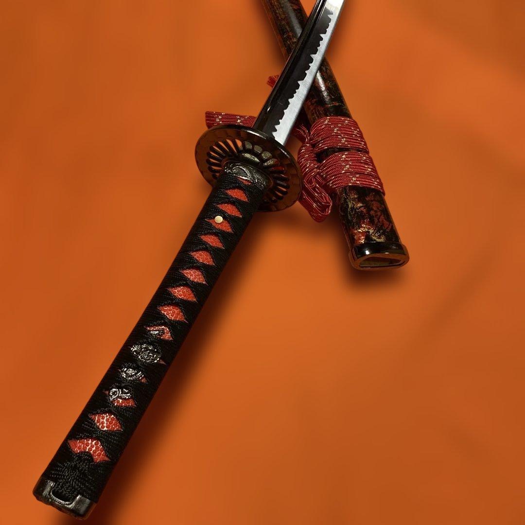 高級模造刀 前田慶次郎拵え 黒柄赤鮫皮 大輪透し鍔 赤黒斑ら呂鞘