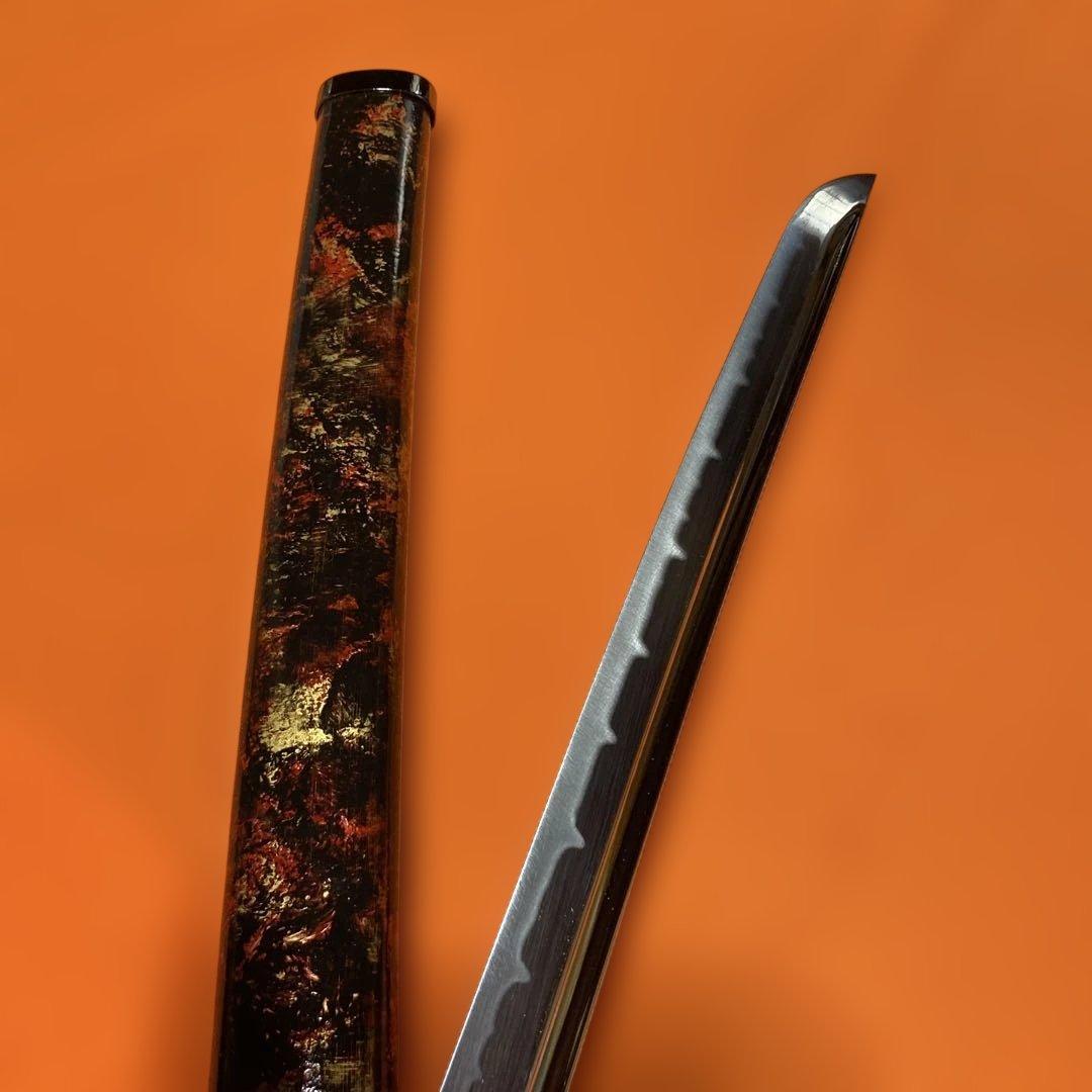 高級模造刀 前田慶次郎拵え 黒柄赤鮫皮 大輪透し鍔 赤黒斑ら呂鞘