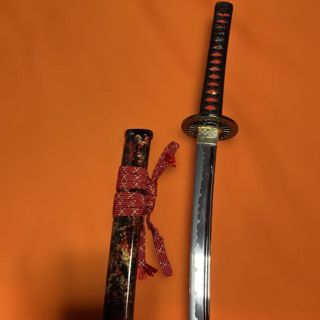 高級模造刀 前田慶次郎拵え 黒柄赤鮫皮 大輪透し鍔 赤黒斑ら呂鞘