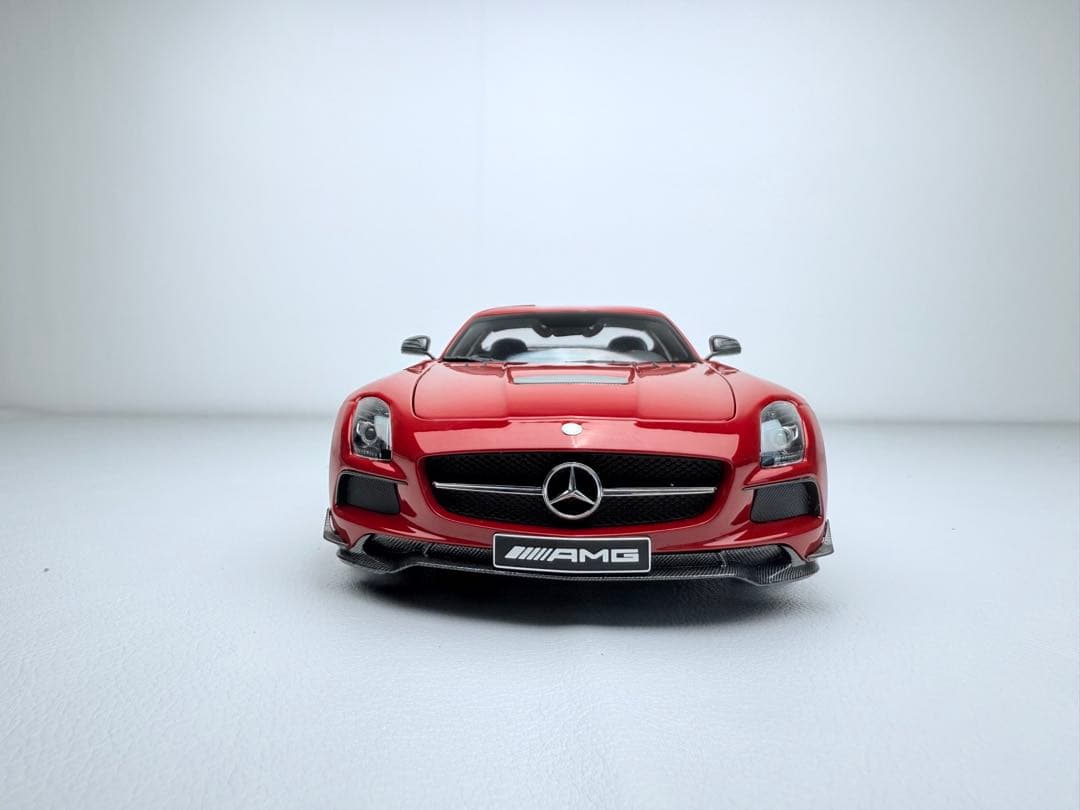 MINICHAMPS メルセデス・ベンツ SLS AMG レッド 1/18