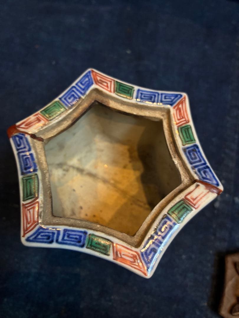 中国美術　香炉　大明萬暦年製　五彩　花と龍と鳳凰　六角香炉