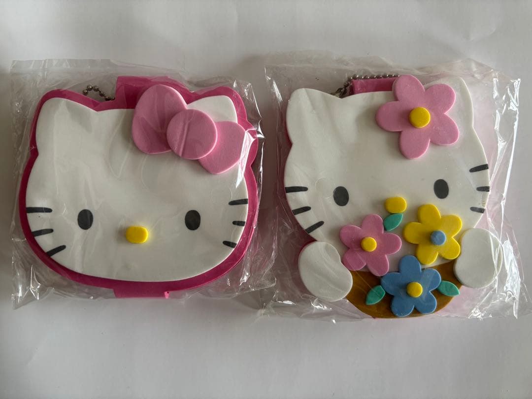 希少　サンリオ　ハローキティ　ダイカットメモ