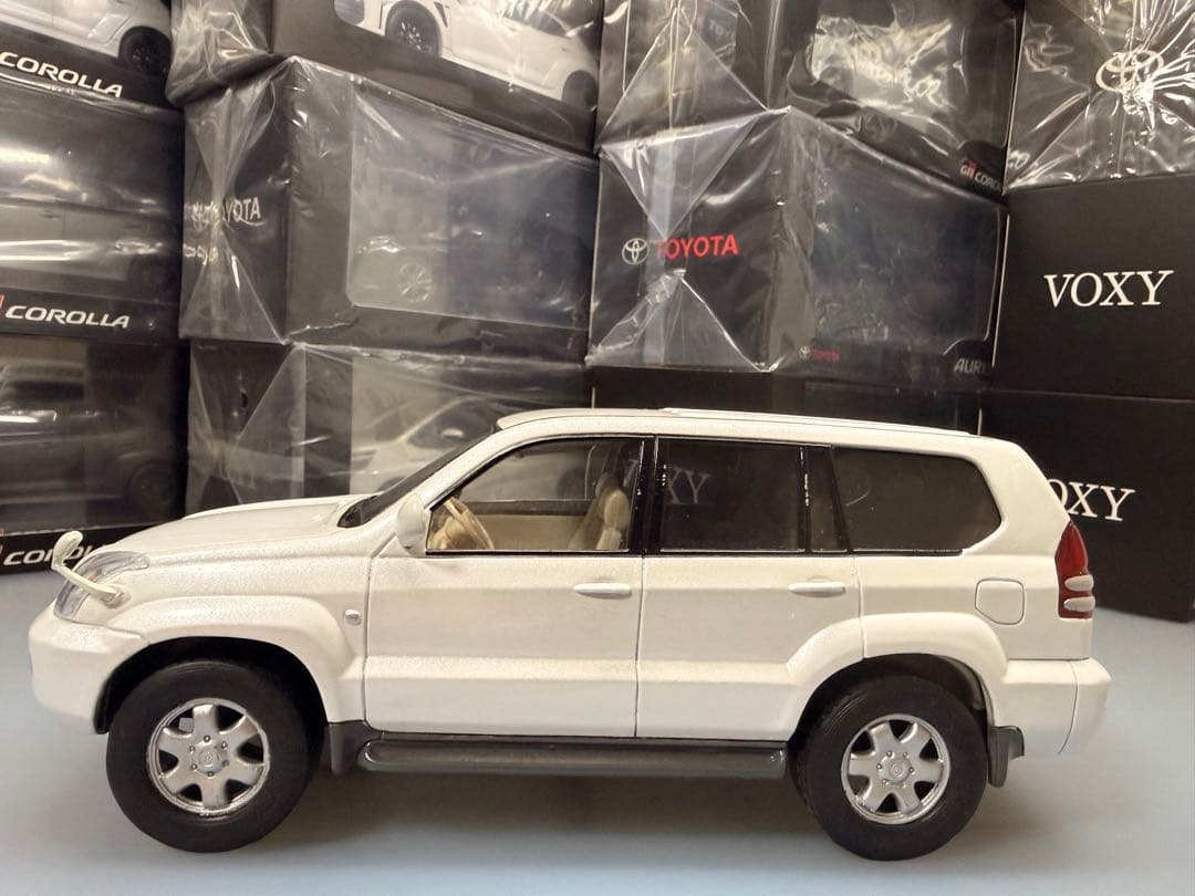 トヨタ ランドクルーザー カラーサンプル