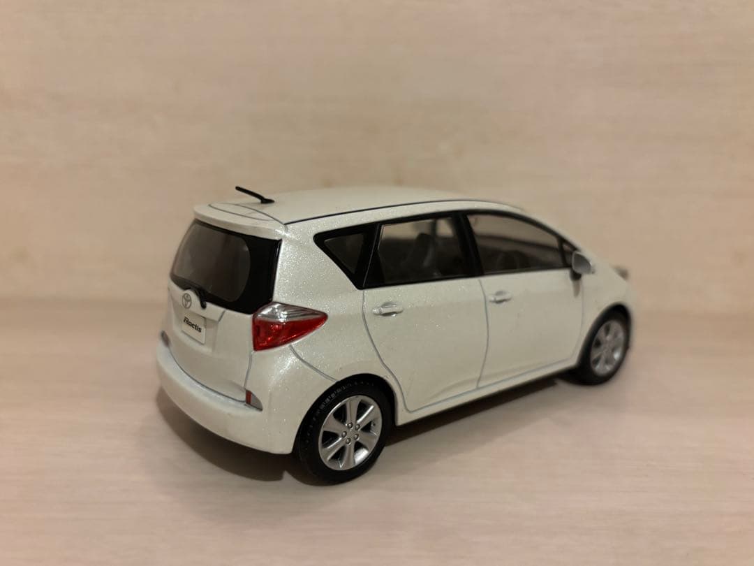 1/30 非売品 トヨタ ラクティス カラーサンプル ミニカー 白