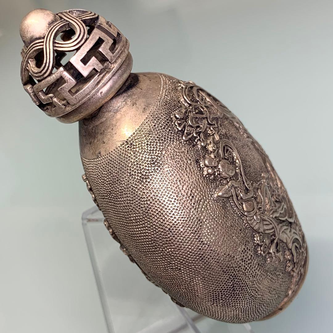 清国の鼻煙壺 宝瓶　仙女彫刻　時代物　アンティーク