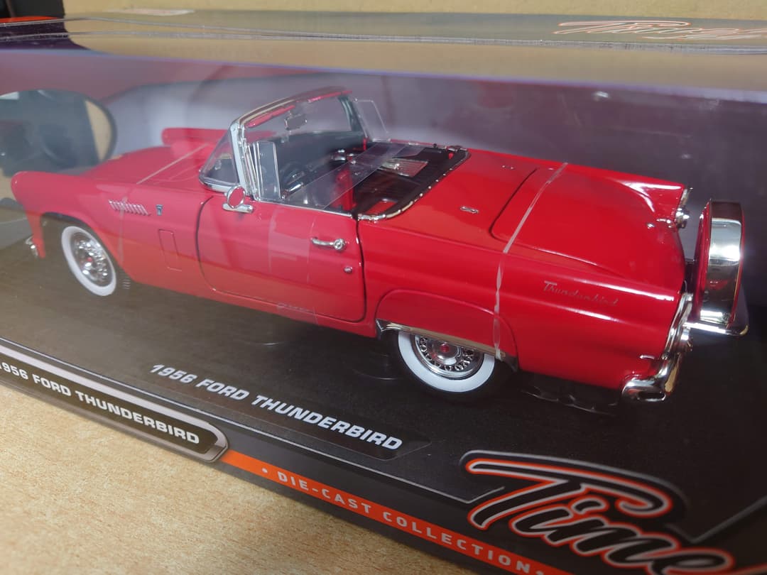 1/18 フォード サンダーバード オープンクーペ レッド 1956 Ford