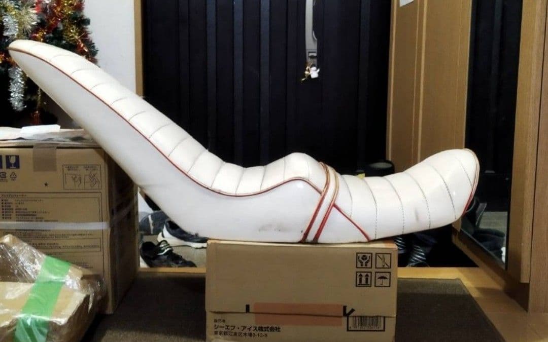 CBX400F/CBX550Fヤラレ三段シート当時物