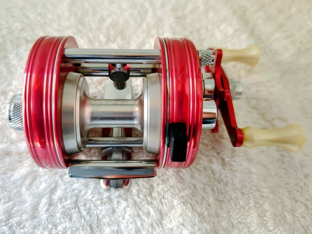 極美品 ABU アブ アンバサダー 2500C ノスタルジア レッド